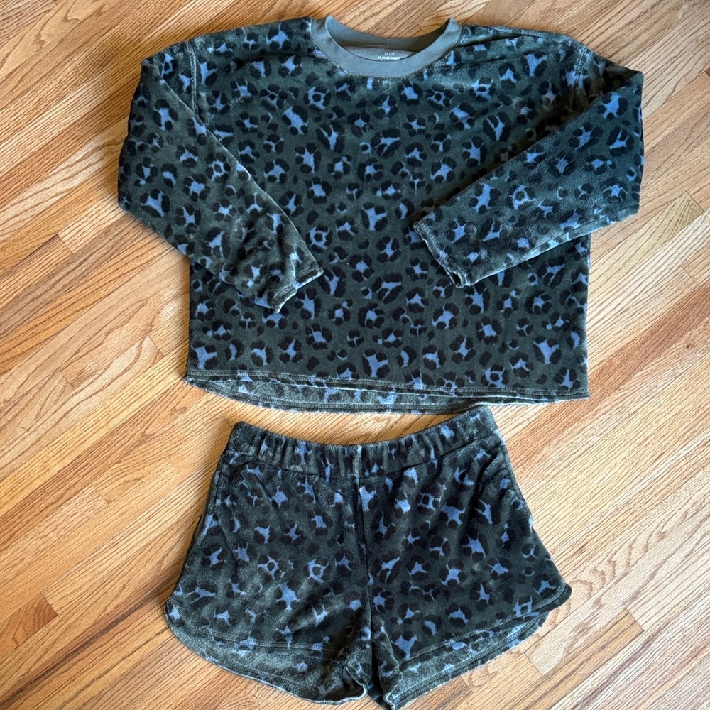 aerie XS/S Olive Green Leopard Fleece Pajama Set XS top/S bottom